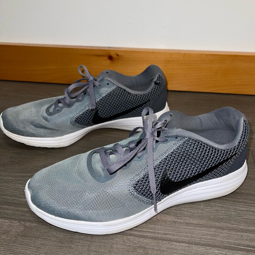 Men's Size 10 Nike Revolution 3 Shoes Cool Grey Black White 819300-002
